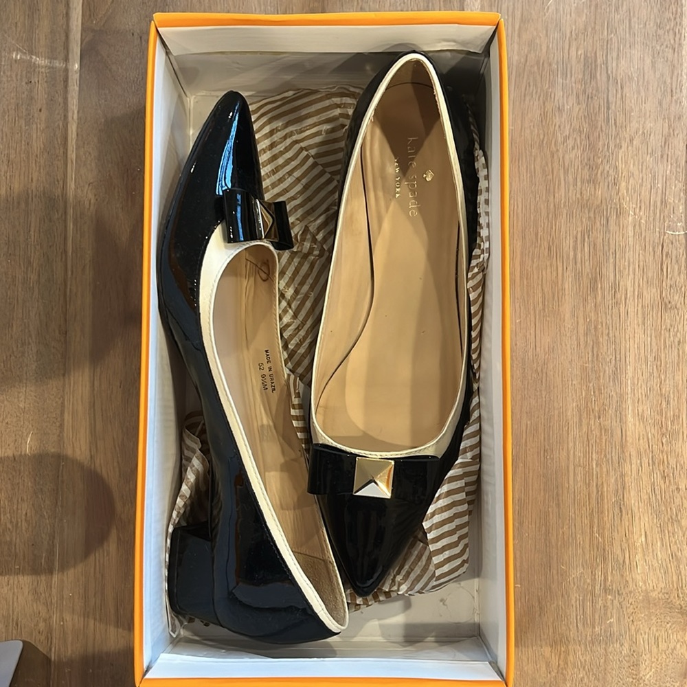 Kate Spade Black and Cream Patent Heels - Size 9.5